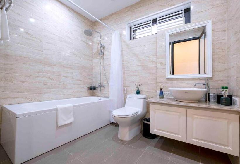 اتاق استاندارد سه نفره, Minh Long