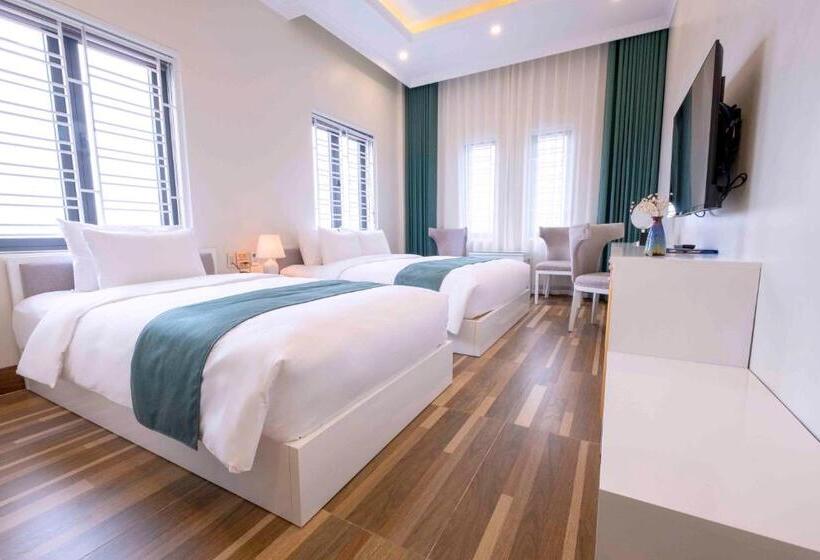 اتاق استاندارد سه نفره, Minh Long