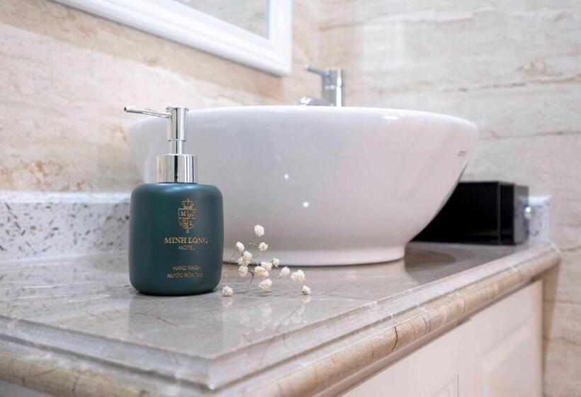 اتاق سوپریور, Minh Long