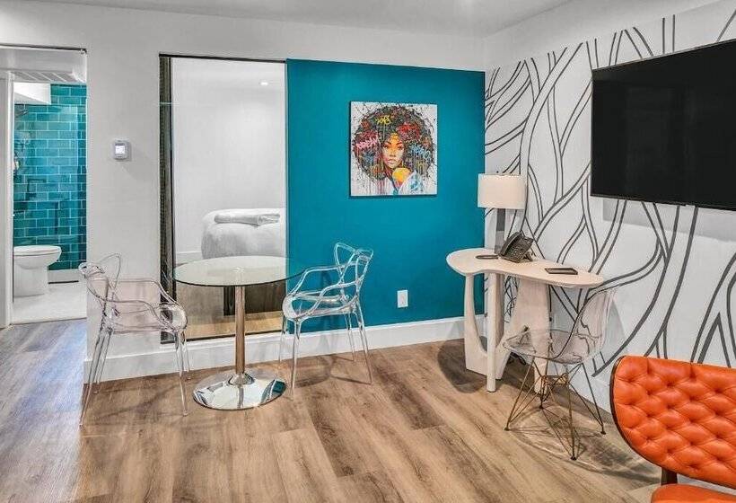 جناح سرير كينج, The Saint