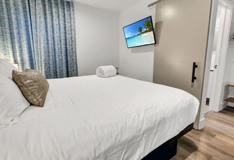 جناح سرير كينج, The Saint