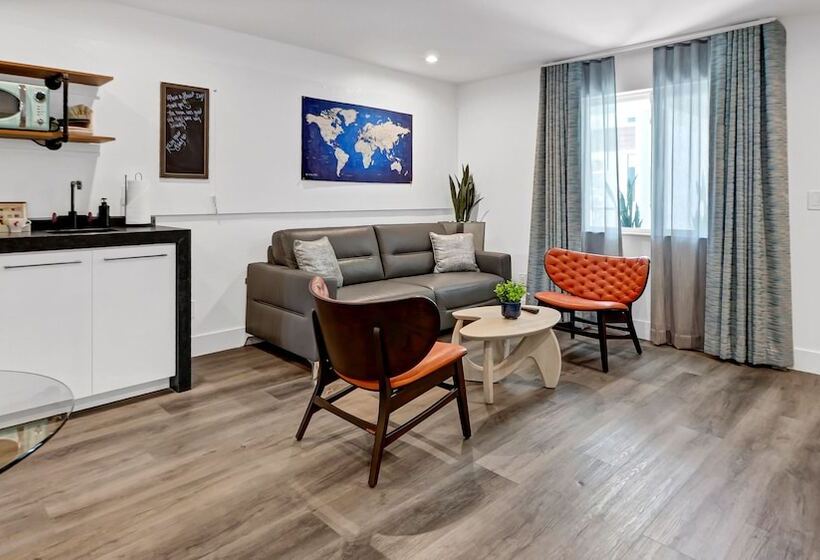 جناح سرير كينج, The Saint