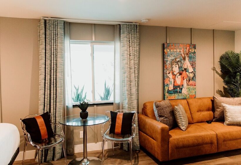 豪华工作室, The Saint