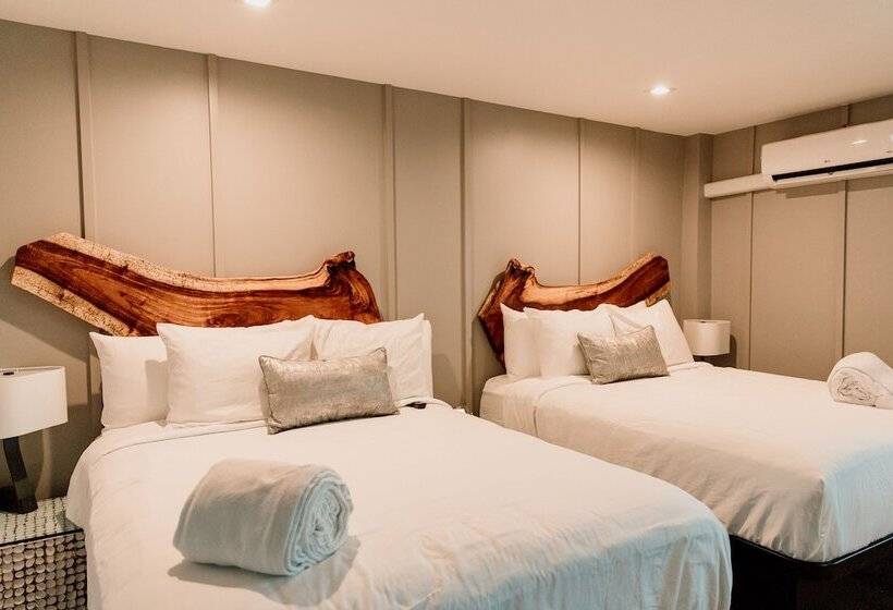 إستوديو ديلوكس, The Saint