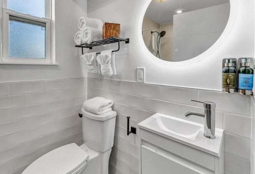 جناح سرير كينج, The Saint