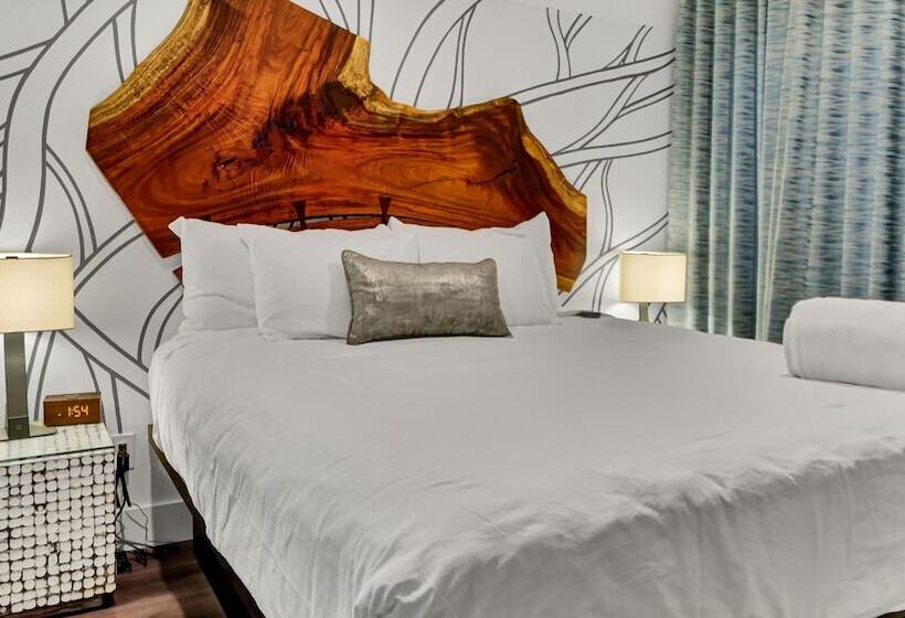 إستوديو ديلوكس, The Saint