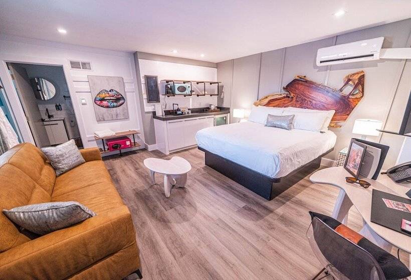 إستوديو ديلوكس, The Saint