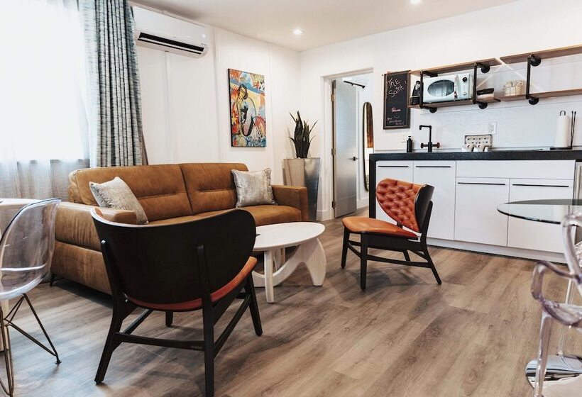 جناح سرير كينج, The Saint