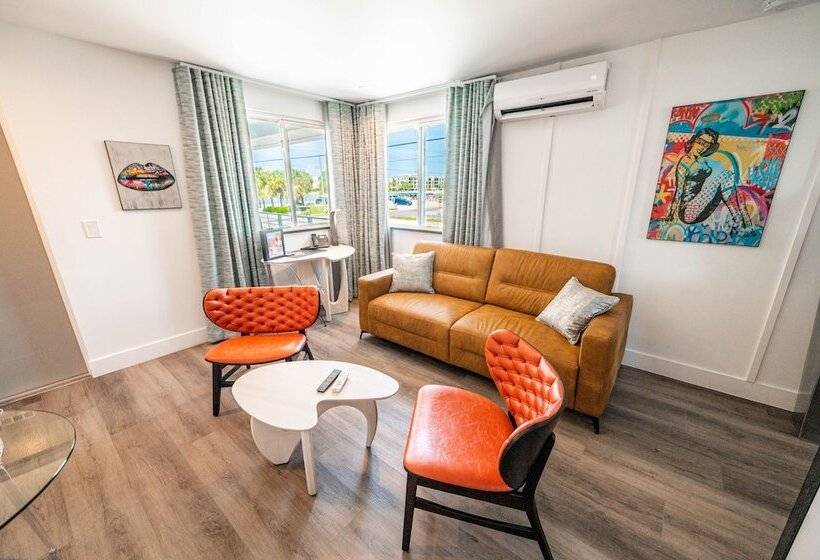 جناح سرير كينج, The Saint