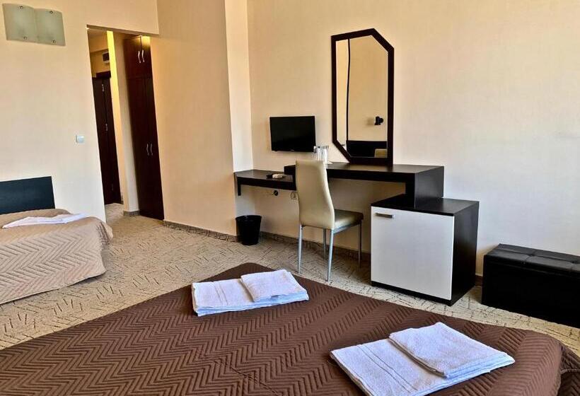 غرفة ديلوكس ثلاثية, Fort O Bel