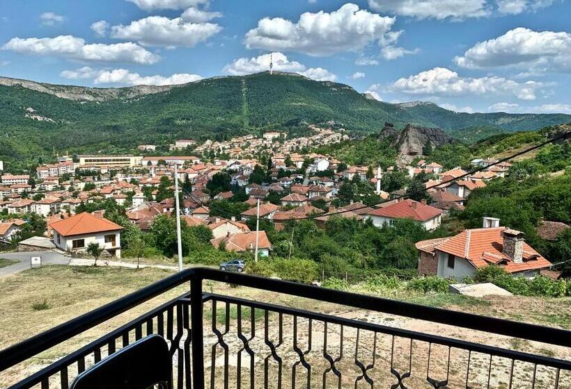 غرفة قياسية ثلاثية, Fort O Bel