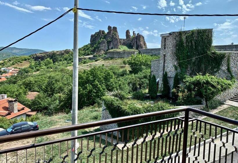 غرفة قياسية ثلاثية, Fort O Bel