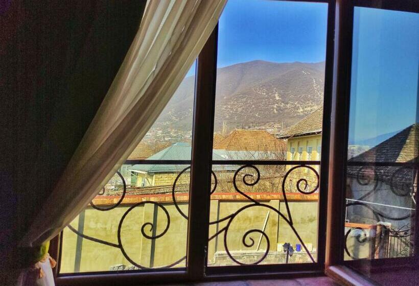 اتاق استاندارد با چشمانداز کوهستان, Old Town Sheki