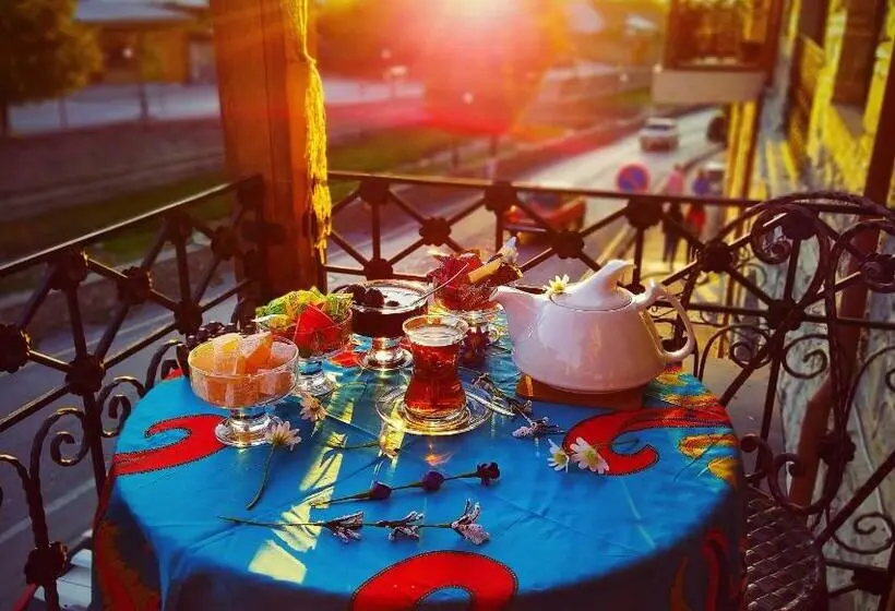 اتاق استاندارد با بالکن, Old Town Sheki