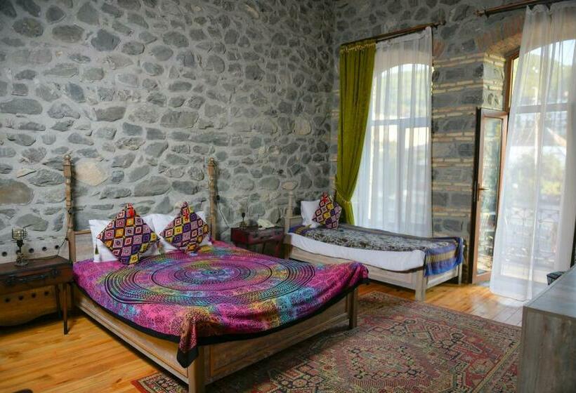 اتاق استاندارد چهارنفره با بالکن, Old Town Sheki