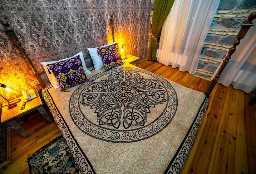 اتاق استاندارد با چشمانداز کوهستان, Old Town Sheki