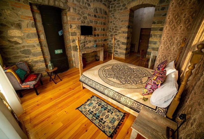 اتاق استاندارد با چشمانداز کوهستان, Old Town Sheki