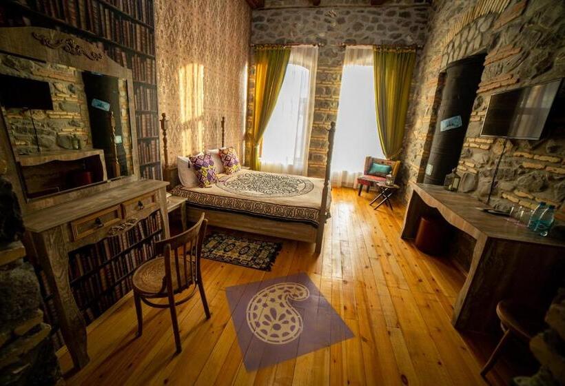 اتاق استاندارد با چشمانداز کوهستان, Old Town Sheki