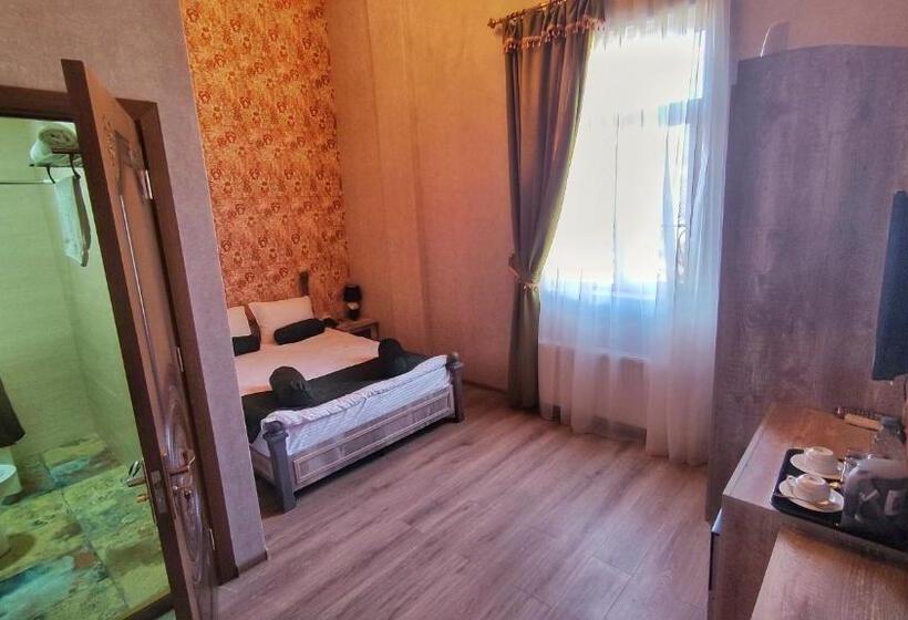 اتاق استاندارد با چشمانداز کوهستان, Old Town Sheki