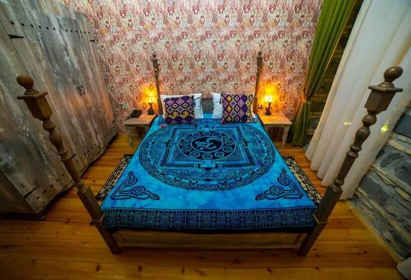 اتاق استاندارد با بالکن, Old Town Sheki
