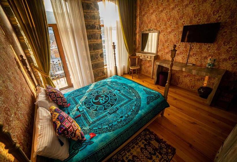 اتاق استاندارد با بالکن, Old Town Sheki