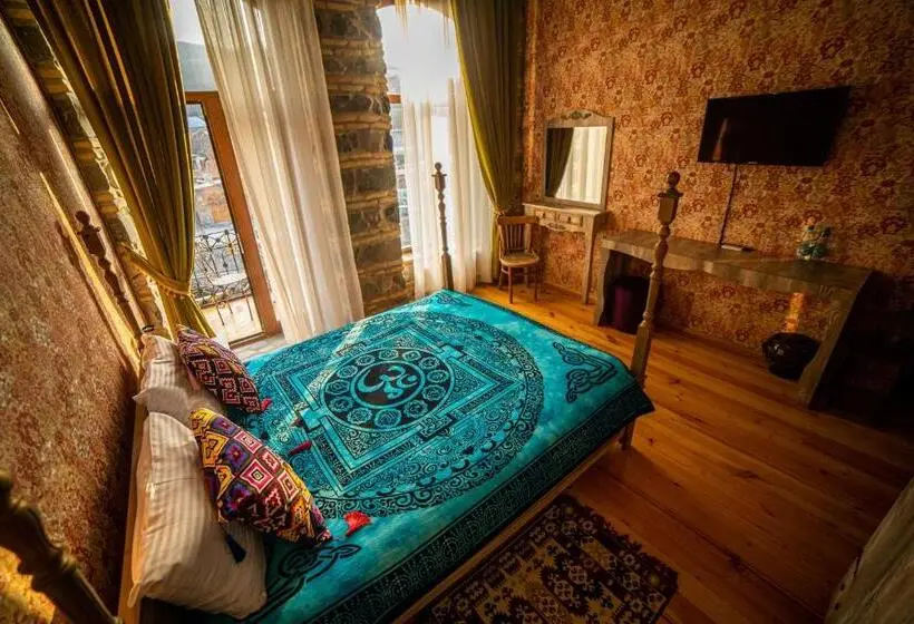 اتاق استاندارد با بالکن, Old Town Sheki