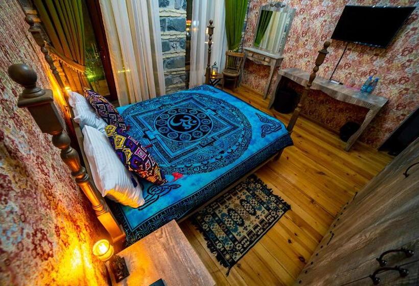 اتاق استاندارد با بالکن, Old Town Sheki