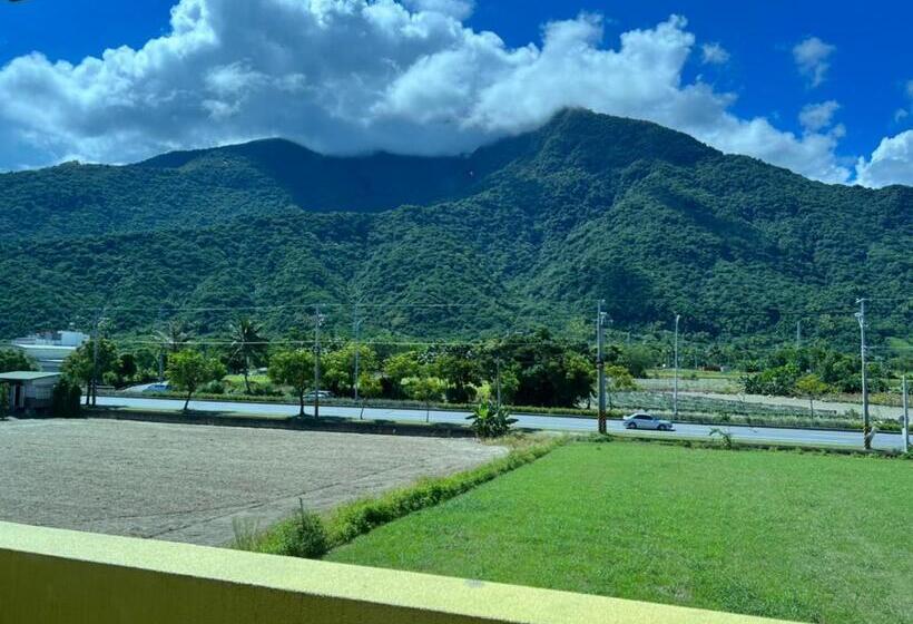 اتاق استاندارد چهارنفره با بالکن, 太魯閣惠宇民宿