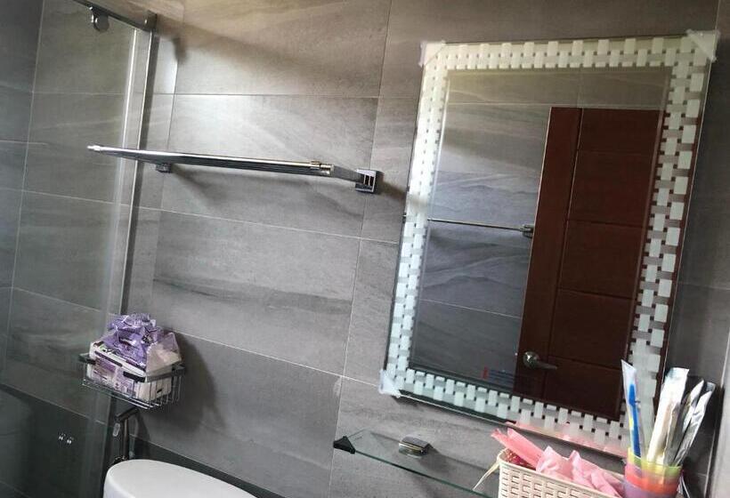 اتاق استاندارد چهارنفره با بالکن, 太魯閣惠宇民宿