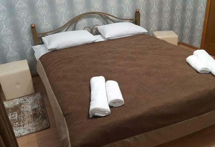 اتاق لوکس, Privatnyy Khostel