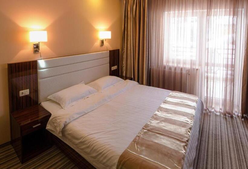 اتاق استاندارد با بالکن, Fortuna