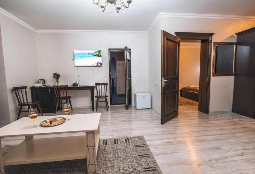 سوییت لوکس, Diamond Resort White