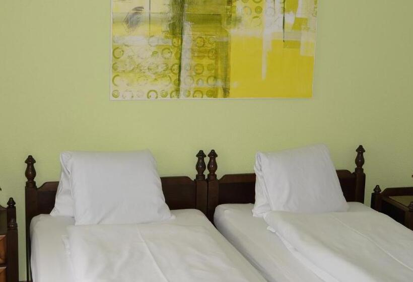 غرفة قياسية, Restaurant Kreuz