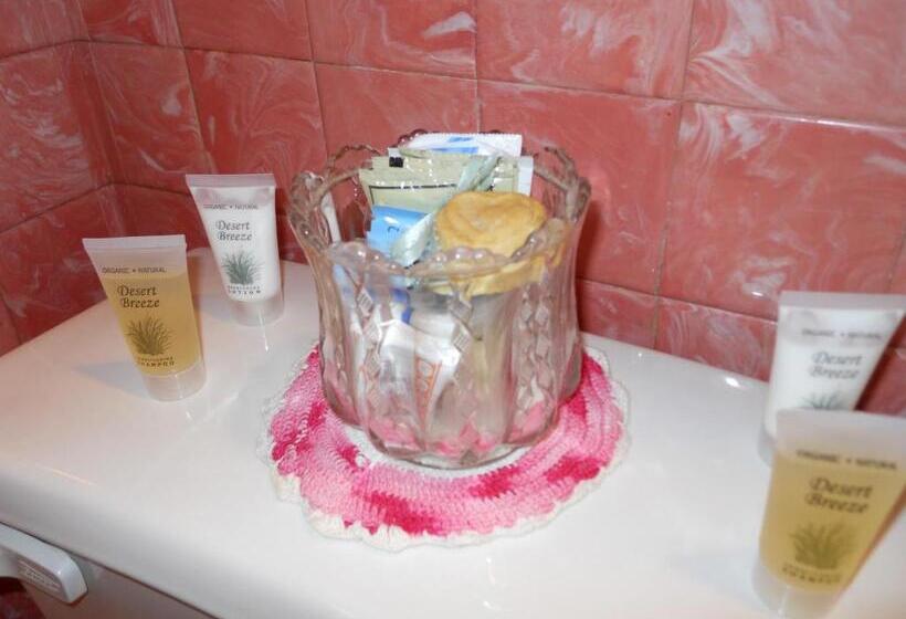 디럭스 스위트 킹 침대, Little River Inn Motel