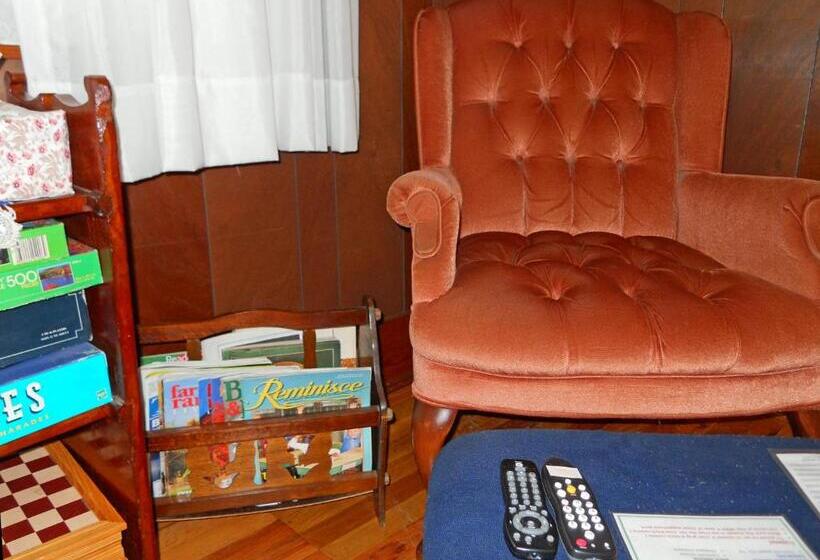 디럭스 스위트 킹 침대, Little River Inn Motel