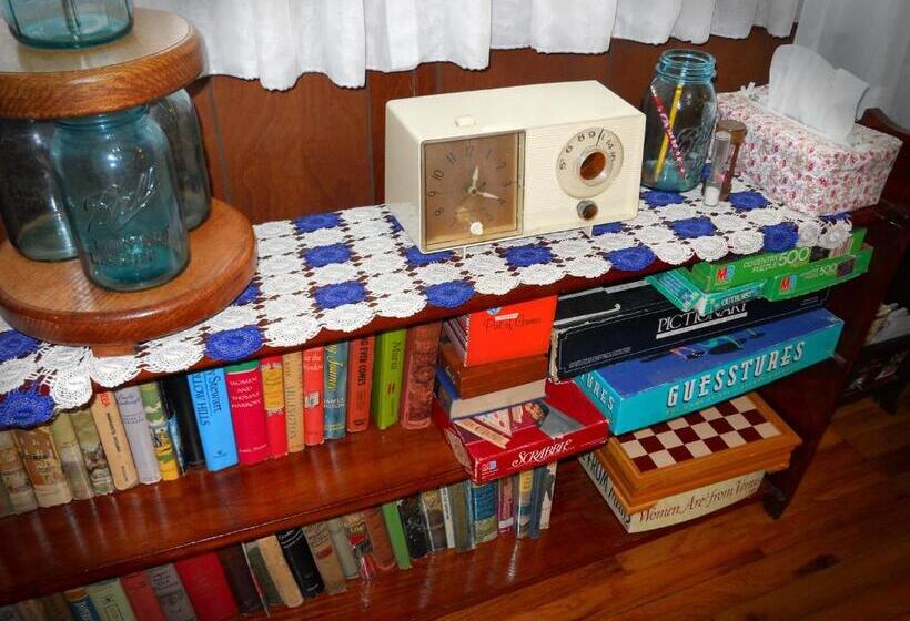 디럭스 스위트 킹 침대, Little River Inn Motel