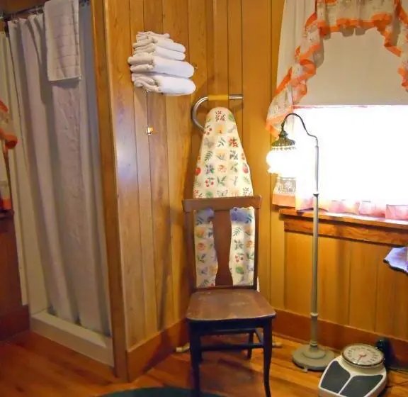 スイート, Little River Inn Motel