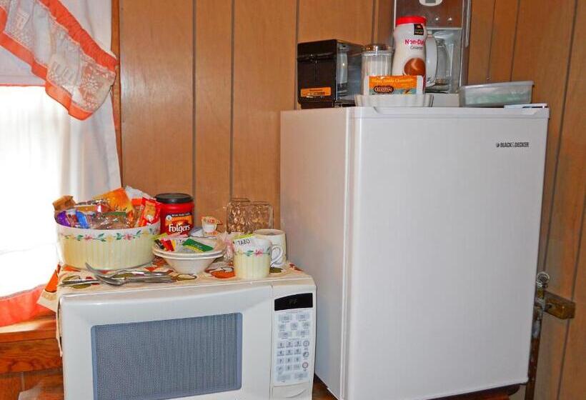 스위트, Little River Inn Motel