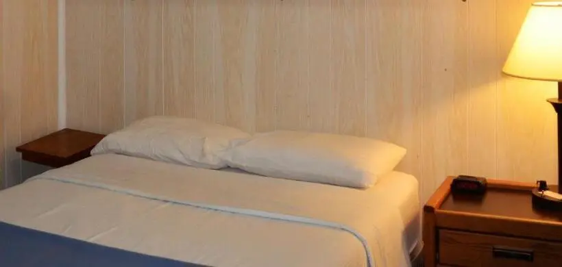 キャビン, Little River Inn Motel