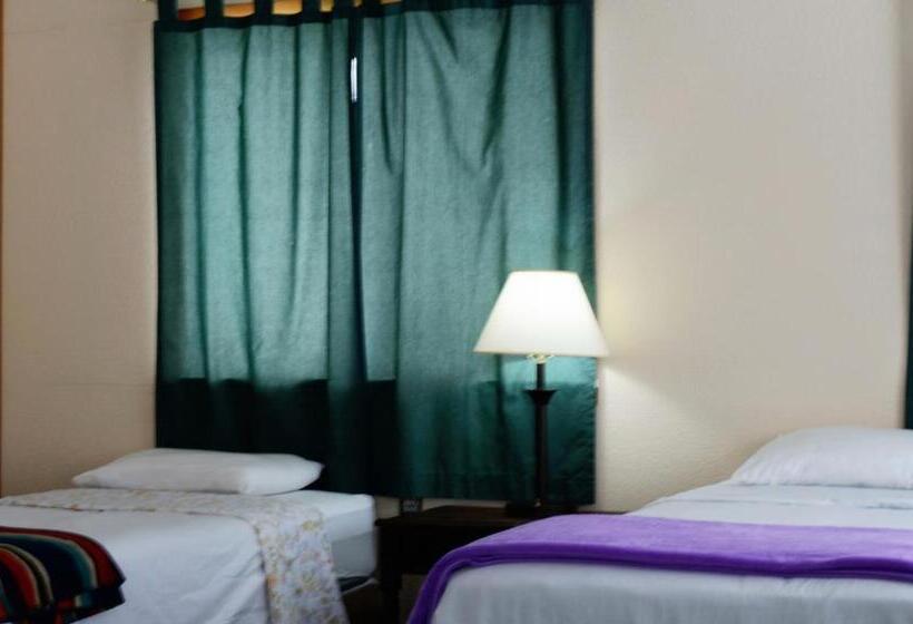 오두막, Little River Inn Motel