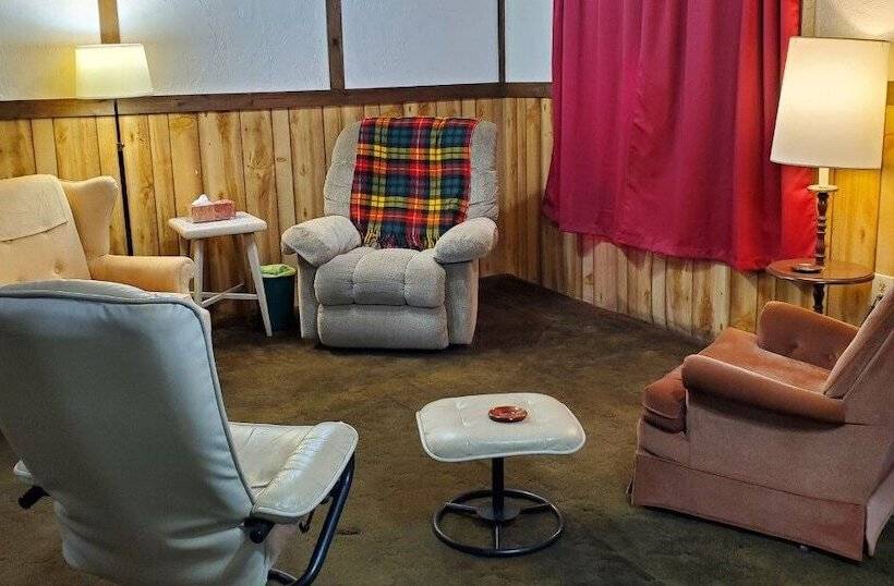 Хижина, Little River Inn Motel
