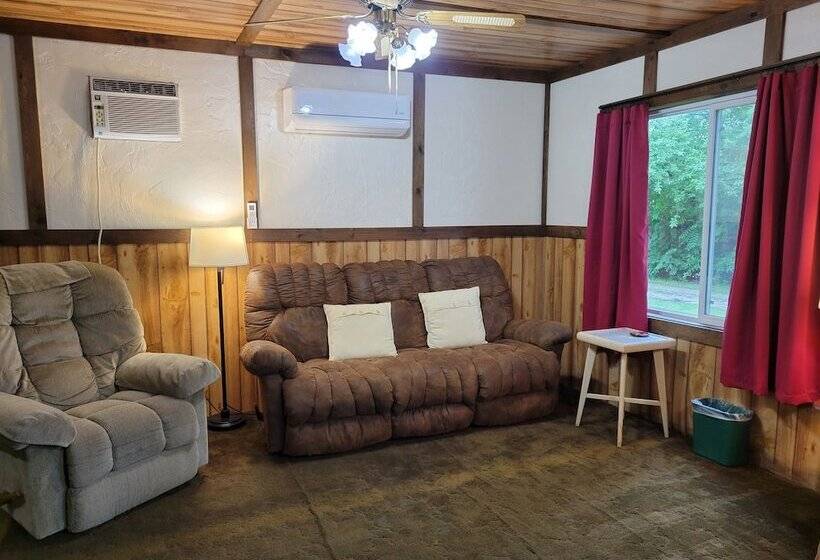 오두막, Little River Inn Motel