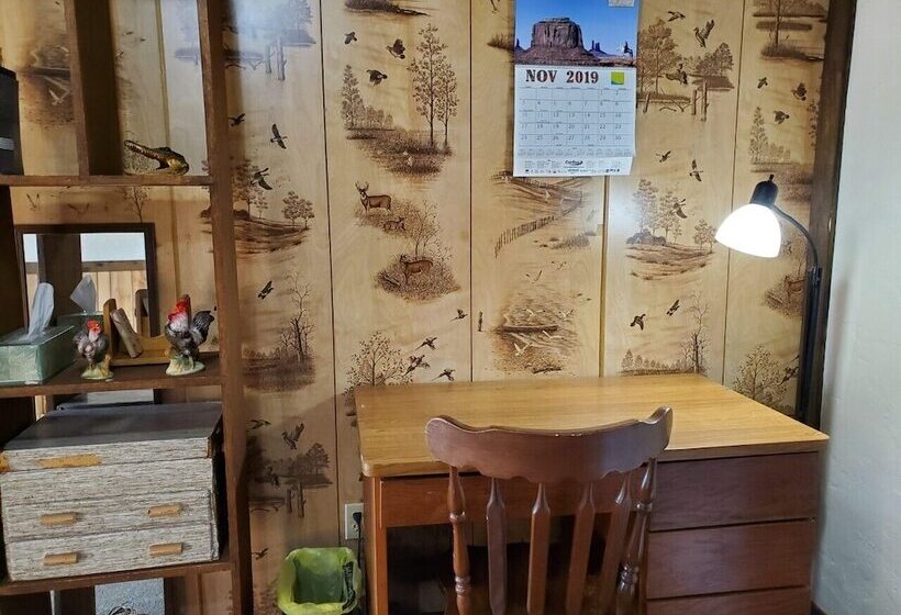 Хижина, Little River Inn Motel