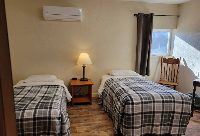 오두막, Little River Inn Motel