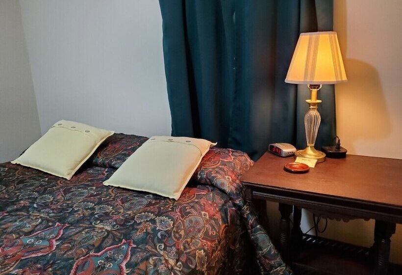 오두막, Little River Inn Motel