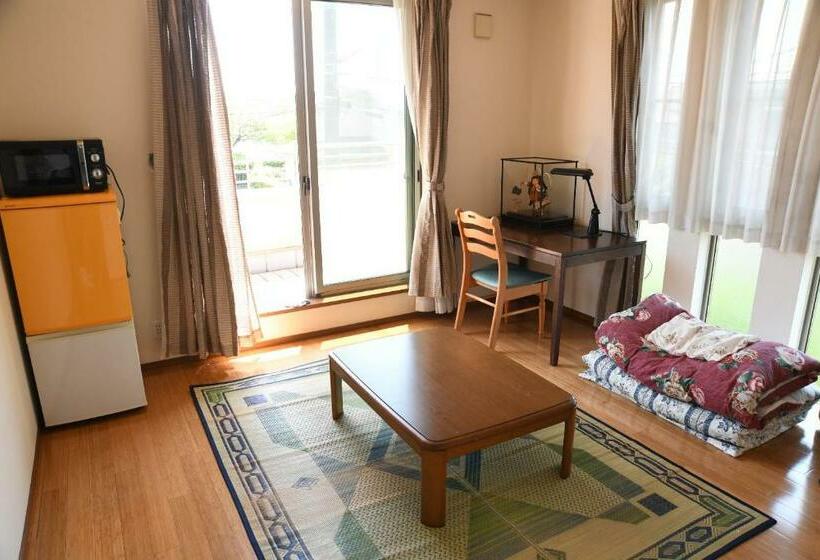 غرفة قياسية رباعية, ファミリー不向き!!素泊まり一棟貸切りではない個室の静かな方限定無料wifi