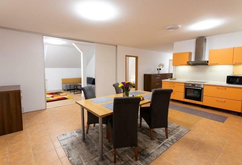 Семейное Студио, Novy Kastiel Self Check In