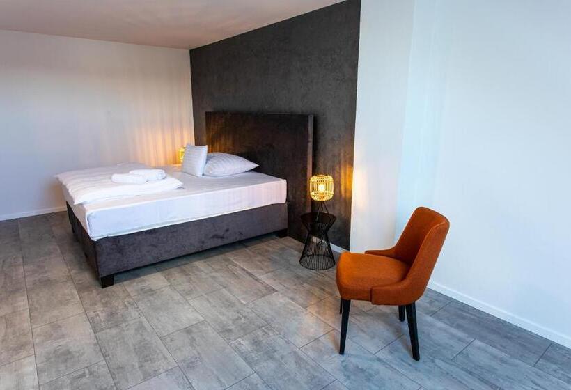 Апартаменты 2 Спальни, Novy Kastiel Self Check In