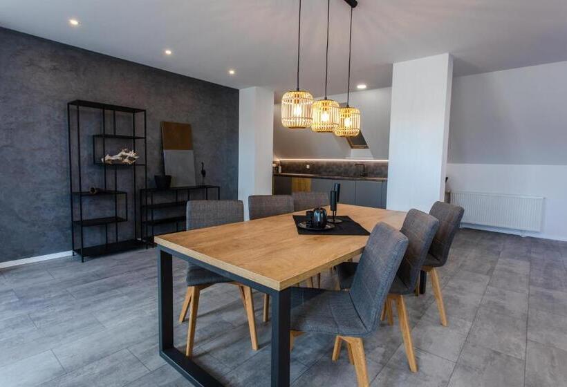 Апартаменты 2 Спальни, Novy Kastiel Self Check In