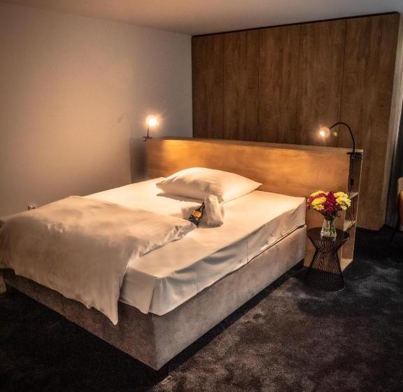 Номер Deluxe, Novy Kastiel Self Check In